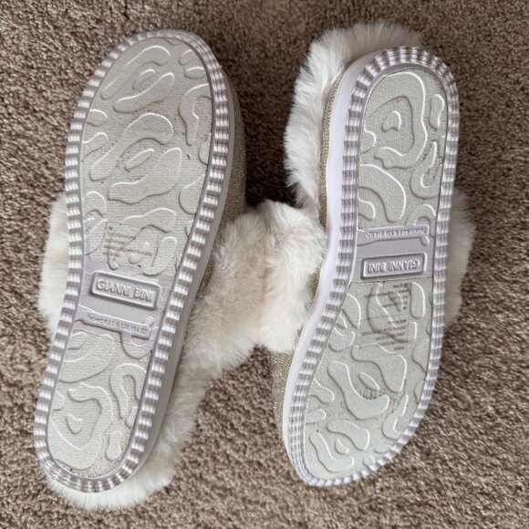 Gianni Bini Gold Slippers Brand New - Size 7M - Picture 3 of 3